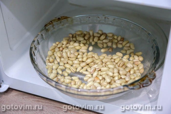 Солёный арахис с чесноком и копченой паприкой в микроволновке Солёный арахис с чесноком и копченой паприкой в микроволновке