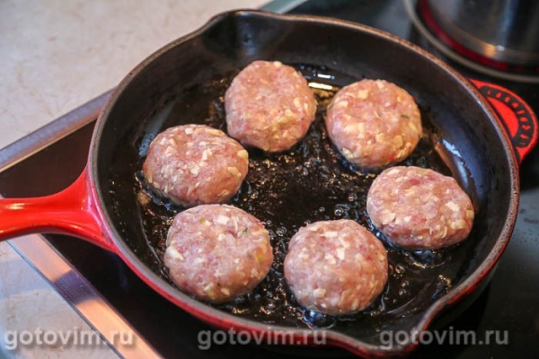 Котлеты из свинины и курицы с сыром чанах
