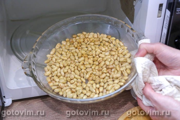 Солёный арахис с чесноком и копченой паприкой в микроволновке Солёный арахис с чесноком и копченой паприкой в микроволновке