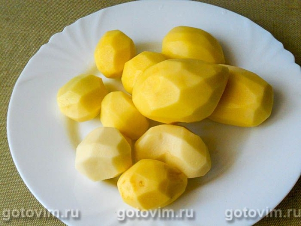 Мясо молодого козленка, тушеное с картофелем 