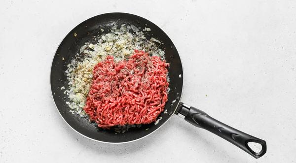 Пирог с фаршем и картошкой из слоеного теста, пошаговый рецепт с фото на 433 ккал Пирог с фаршем и картошкой из слоеного теста, пошаговый рецепт с фото на 433 ккал