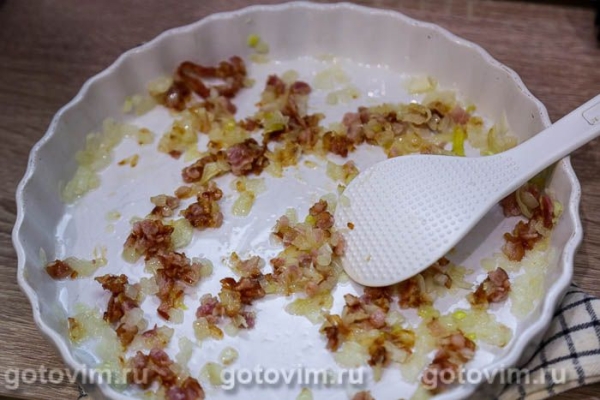 Филе иваси с луком и беконом в микроволновке Филе иваси с луком и беконом в микроволновке