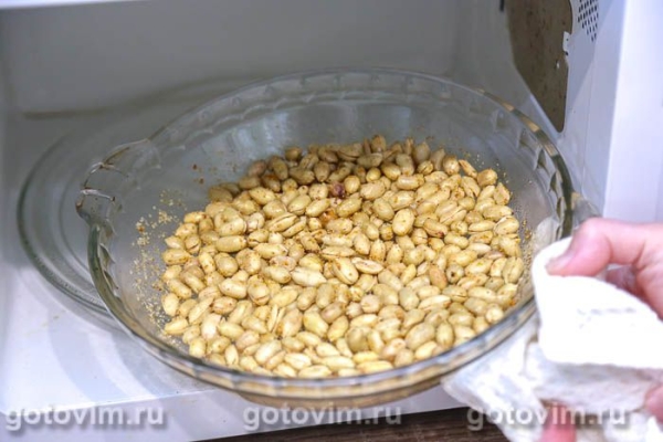 Солёный арахис с чесноком и копченой паприкой в микроволновке Солёный арахис с чесноком и копченой паприкой в микроволновке