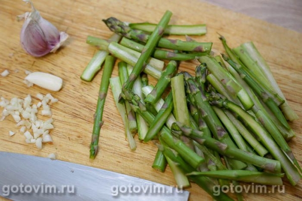 Тёплый салат из спаржи, яиц и паштета Тёплый салат из спаржи, яиц и паштета