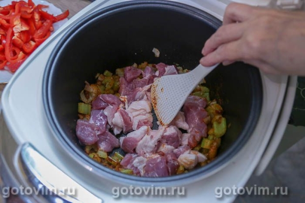 Паприкаш из свинины с сельдереем и сладким перцем в мультиварке Паприкаш из свинины с сельдереем и сладким перцем в мультиварке