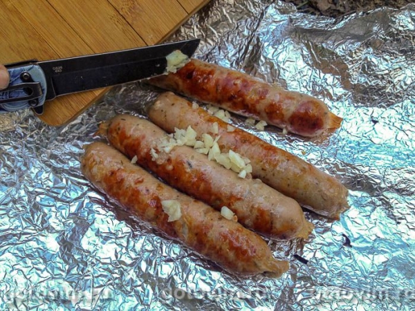 Купаты на мангале (шашлык из колбасок для жарки) Купаты на мангале (шашлык из колбасок для жарки)