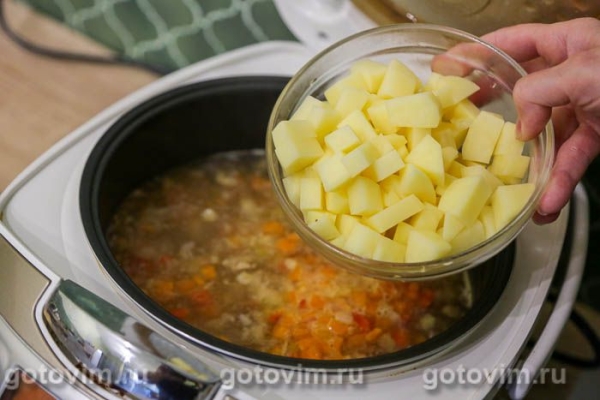Рыбный суп на бульоне из красной рыбы с сельдереем в мультиварке