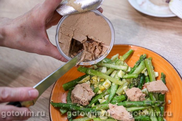 Тёплый салат из спаржи, яиц и паштета Тёплый салат из спаржи, яиц и паштета
