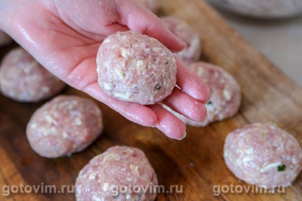 Котлеты из свинины и курицы с сыром чанах