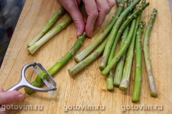 Тёплый салат из спаржи, яиц и паштета Тёплый салат из спаржи, яиц и паштета
