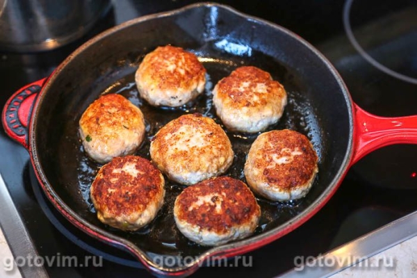 Котлеты из свинины и курицы с сыром чанах
