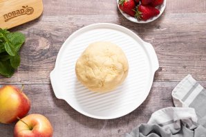 Пирог с яблоками и клубникой Пирог с яблоками и клубникой