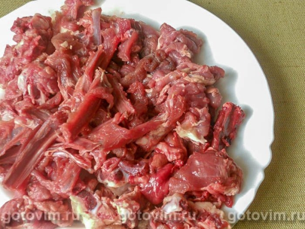 Мясо молодого козленка, тушеное с картофелем 