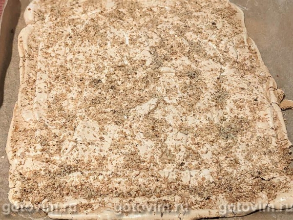 Меренговый рулет с творожным сыром и вишней