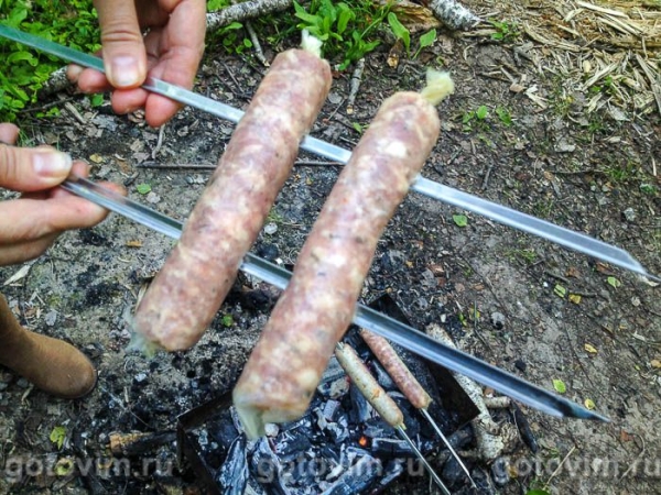 Купаты на мангале (шашлык из колбасок для жарки) Купаты на мангале (шашлык из колбасок для жарки)