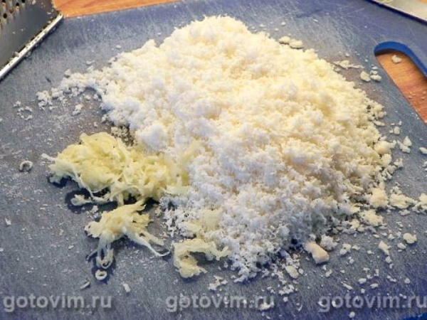 Летний вегосалат из перловки с сыром халуми и фасолевым кремом