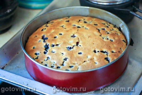 Пирог с черникой и лимонным сиропом