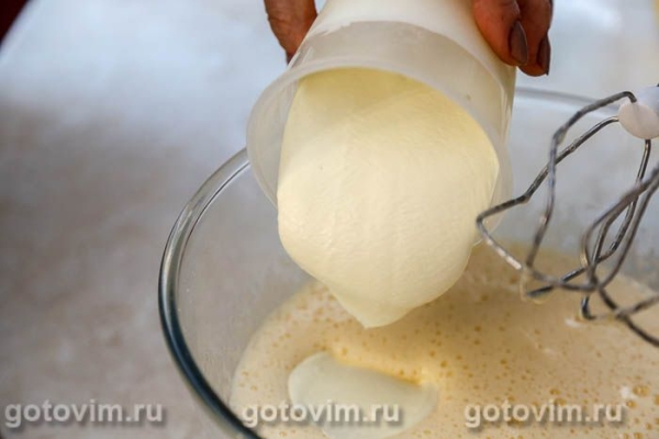 Пирог с черникой и лимонным сиропом