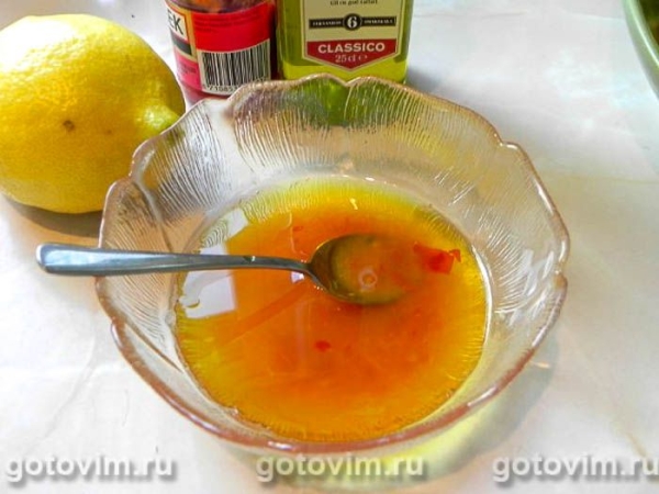 Летний вегосалат из перловки с сыром халуми и фасолевым кремом
