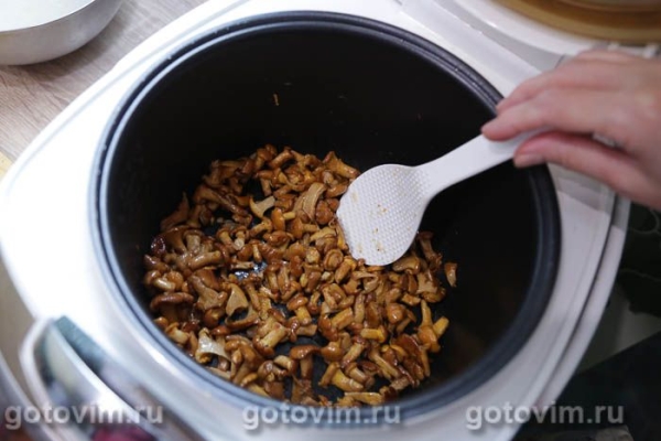Паста карбонара с беконом и лисичками в мультиварке Паста карбонара с беконом и лисичками в мультиварке