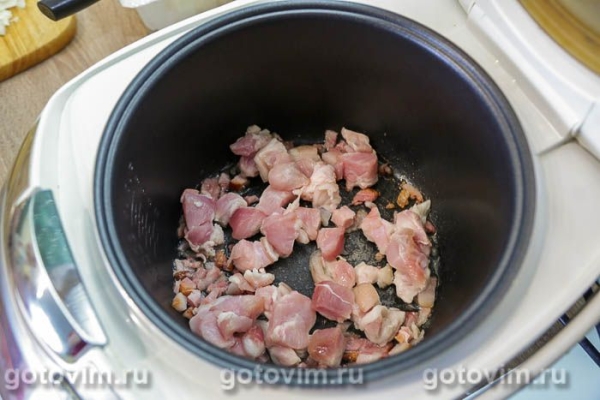 Рис со свинина, капустой и подкопчённым беконом в мультиварке