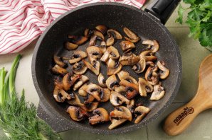 Салат с кальмаром, огурцом и грибами Салат с кальмаром, огурцом и грибами
