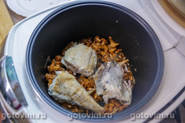 Пикша, жаренная с лисичками в мультиварке Пикша, жаренная с лисичками в мультиварке
