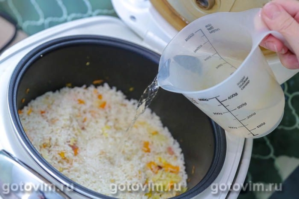 Рис со свинина, капустой и подкопчённым беконом в мультиварке