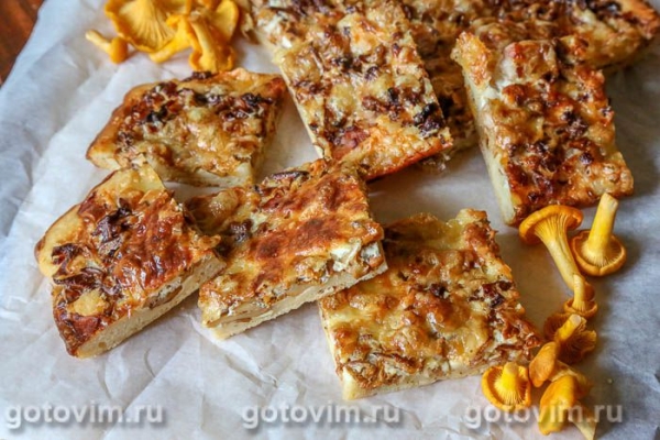 Пиццы на кефире с лисичками и беконом Пиццы на кефире с лисичками и беконом