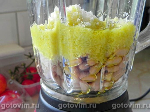 Летний вегосалат из перловки с сыром халуми и фасолевым кремом
