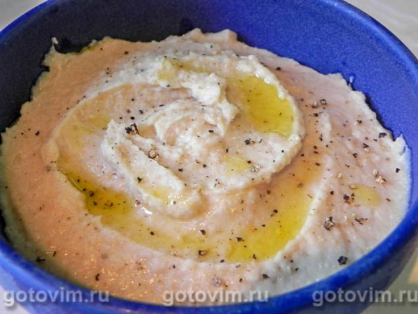 Летний вегосалат из перловки с сыром халуми и фасолевым кремом