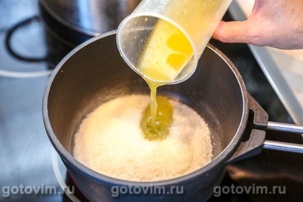 Пирог с черникой и лимонным сиропом