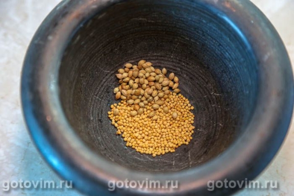 Малосольные огурцы с горчицей и кориандром