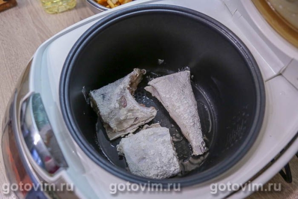 Пикша, жаренная с лисичками в мультиварке Пикша, жаренная с лисичками в мультиварке