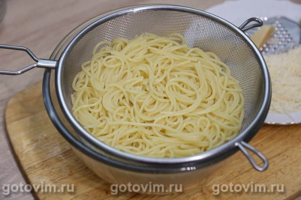Паста карбонара с беконом и лисичками в мультиварке Паста карбонара с беконом и лисичками в мультиварке