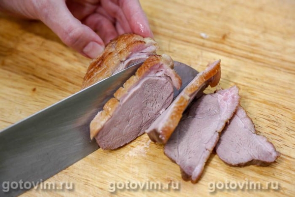 Утиная грудка с клюквенным соусом в мультиварке