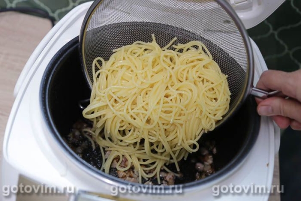 Паста карбонара с беконом и лисичками в мультиварке Паста карбонара с беконом и лисичками в мультиварке