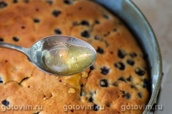 Пирог с черникой и лимонным сиропом