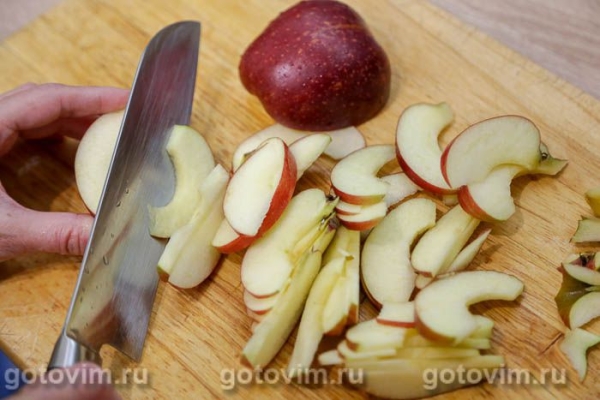 Компот из черной смородины и яблок в мультиварке