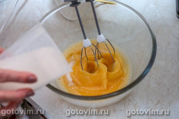 Пирог с черникой и лимонным сиропом