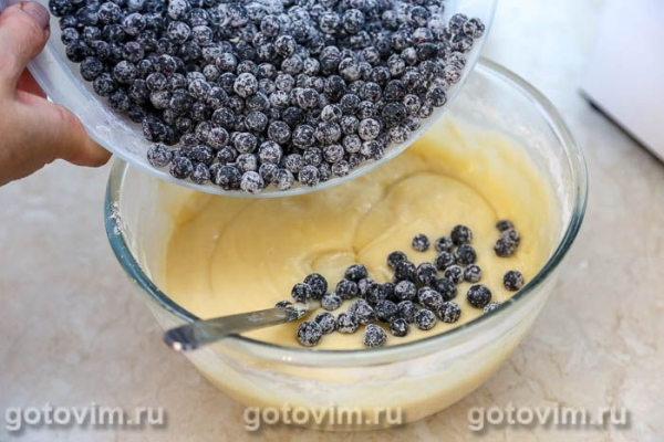 Пирог с черникой и лимонным сиропом