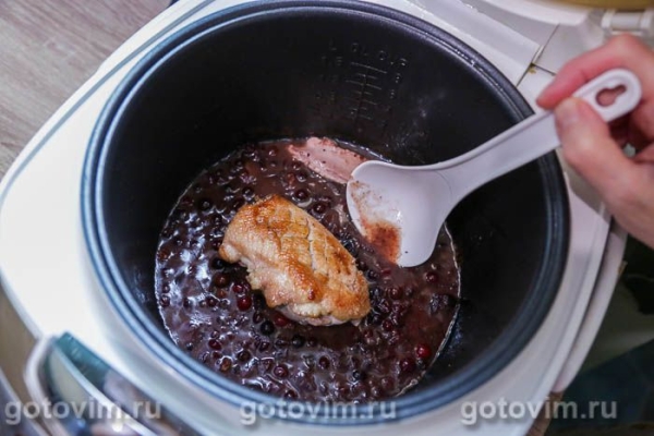 Утиная грудка с клюквенным соусом в мультиварке