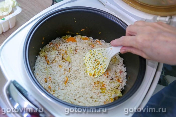 Рис со свинина, капустой и подкопчённым беконом в мультиварке
