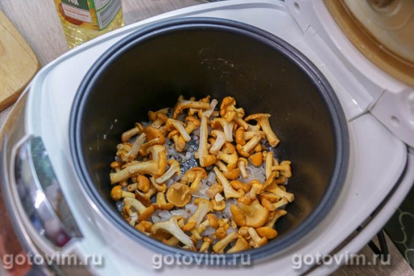 Пикша, жаренная с лисичками в мультиварке Пикша, жаренная с лисичками в мультиварке