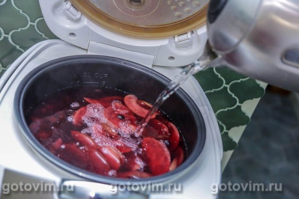 Компот из черной смородины и яблок в мультиварке