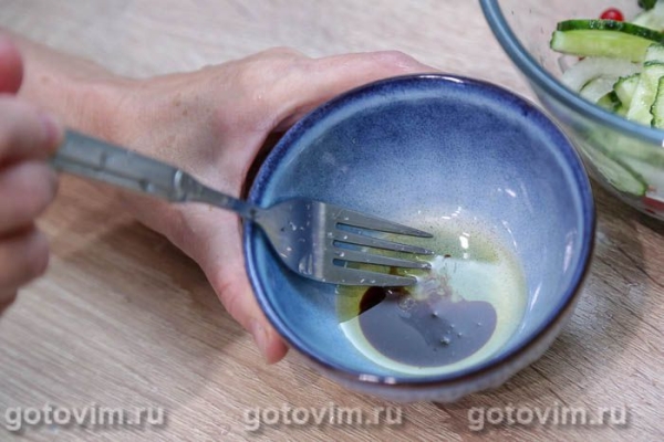 Салат из свежих огурцов с красной смородиной Салат из свежих огурцов с красной смородиной