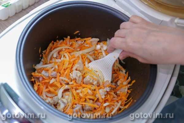 Рис со свинина, капустой и подкопчённым беконом в мультиварке