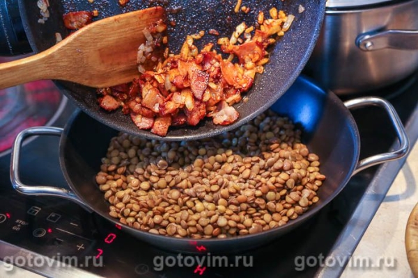 Чечевица с кровяной колбасой и беконом