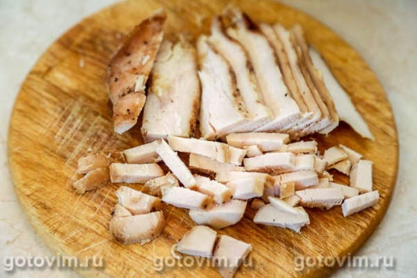 Окрошка на квасе с курицей и цветной капустой