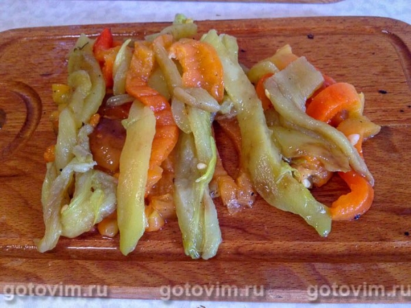 Запечённые перцы с сыром страчателла и грецкими орехами Запечённые перцы с сыром страчателла и грецкими орехами